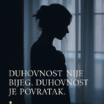 DUHOVNOST Osoba u sjeni stoji pred velikim prozorom, simbol duhovnosti kao bijega.